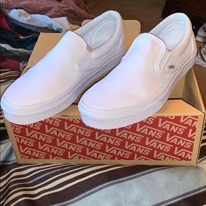 NWT TRUE WHITE VANS☁️